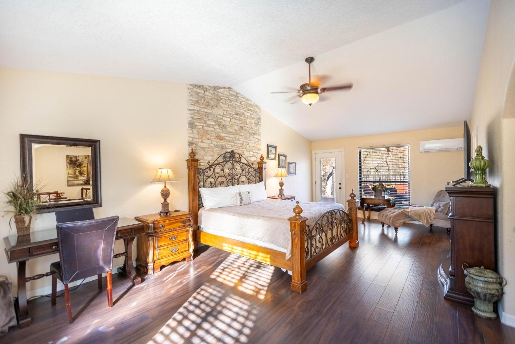 Messina Inn Wimberley Room photo