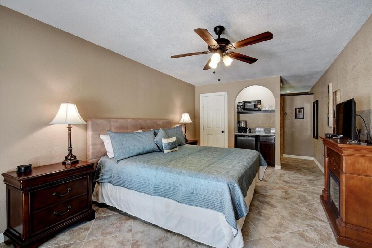 Messina Inn Wimberley Room photo
