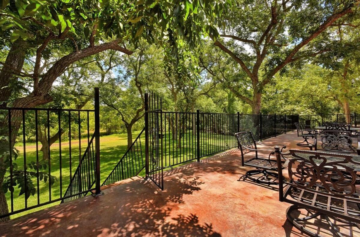 Messina Inn Wimberley Room photo